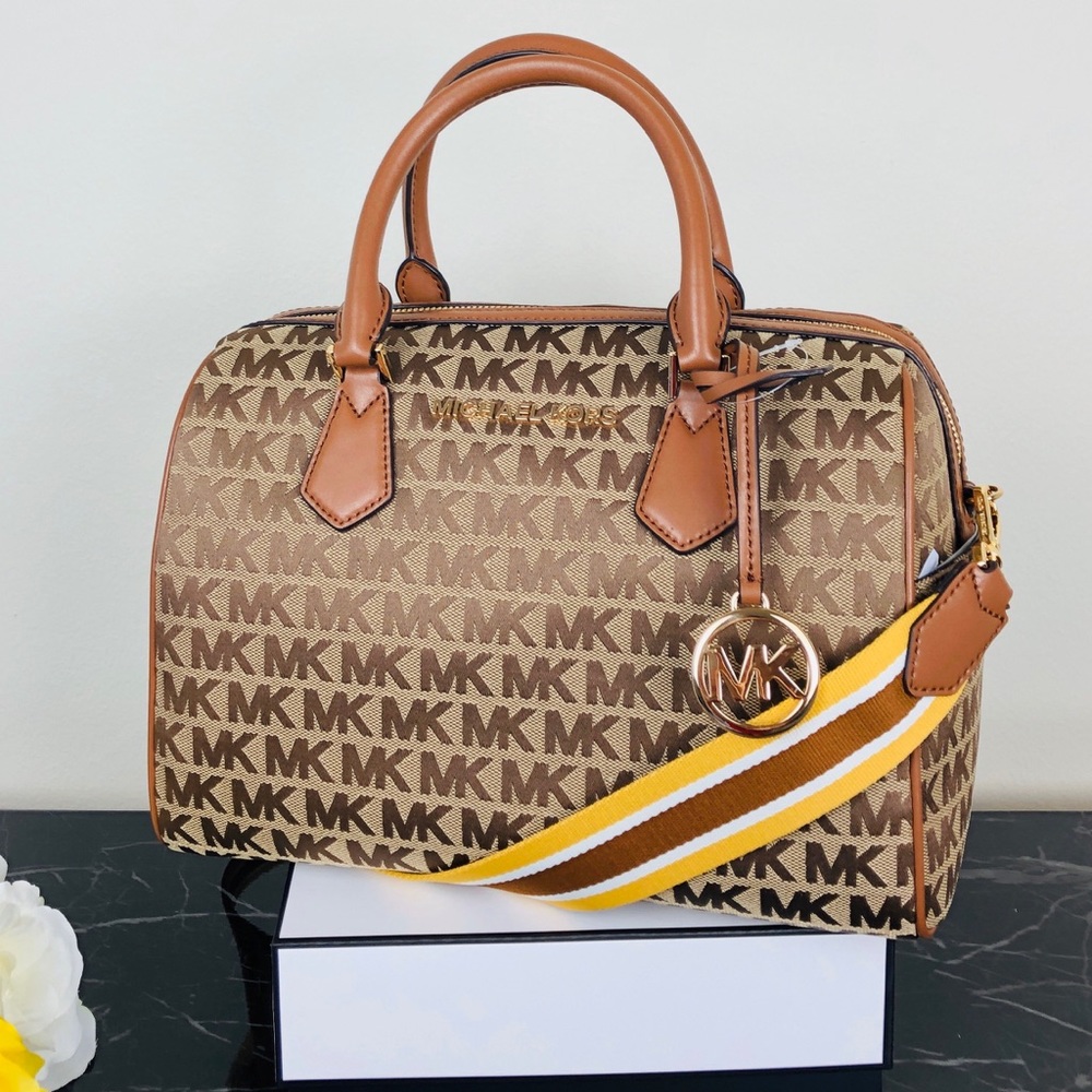 ❌SOLD Michael Kors Bedford duffle satchel - Picture 1 of 9